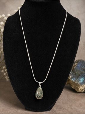 Sterling Silver Teardrop Labradorite Necklace in Gray-black